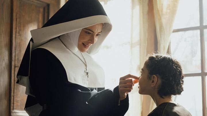 مسلسل The Art of Joy الموسم الاول الحلقة 2 مترجمة